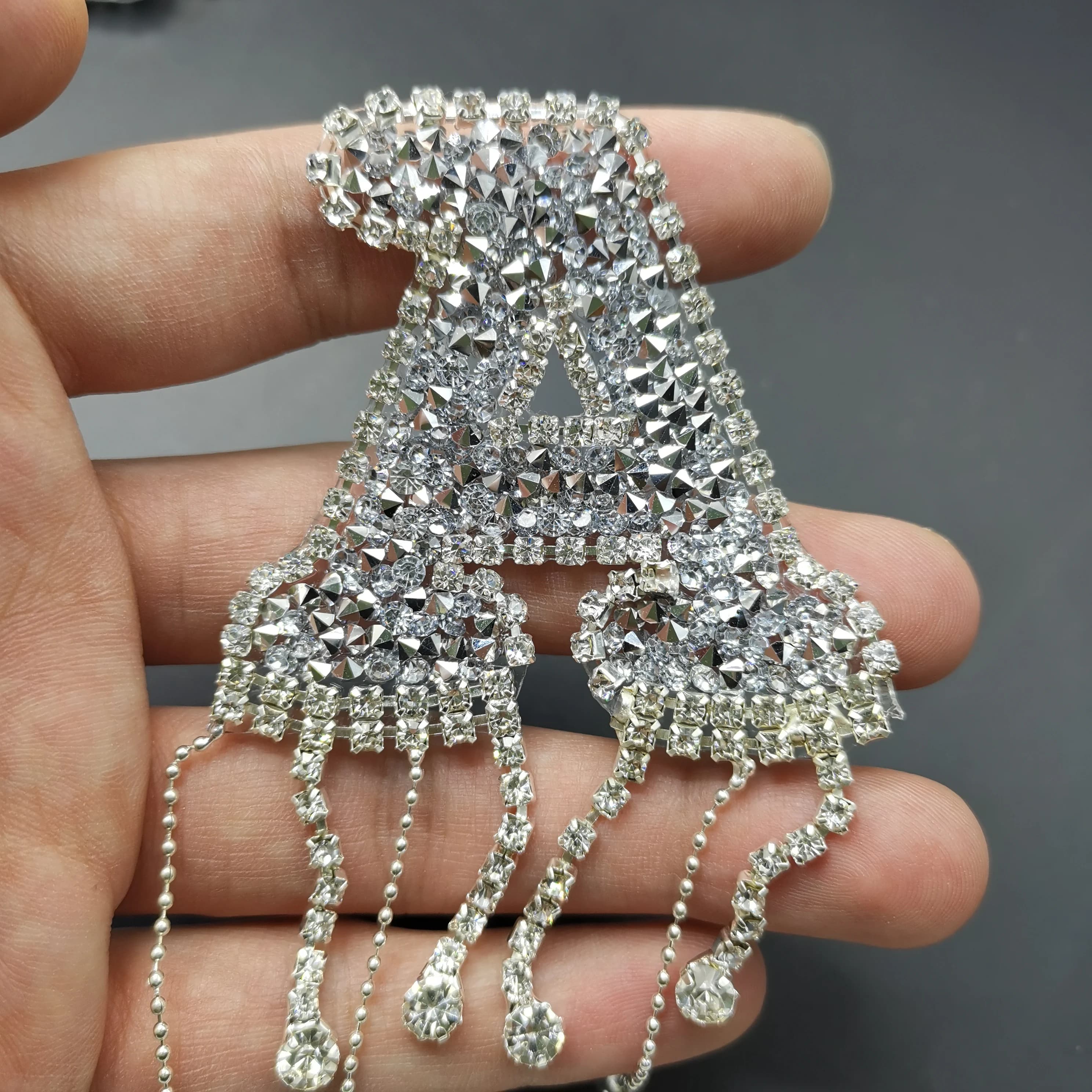 Fer sur vêtements A-Z 26pc strass lettres patchs pour vêtements gland brodé Appliques autocollant ra