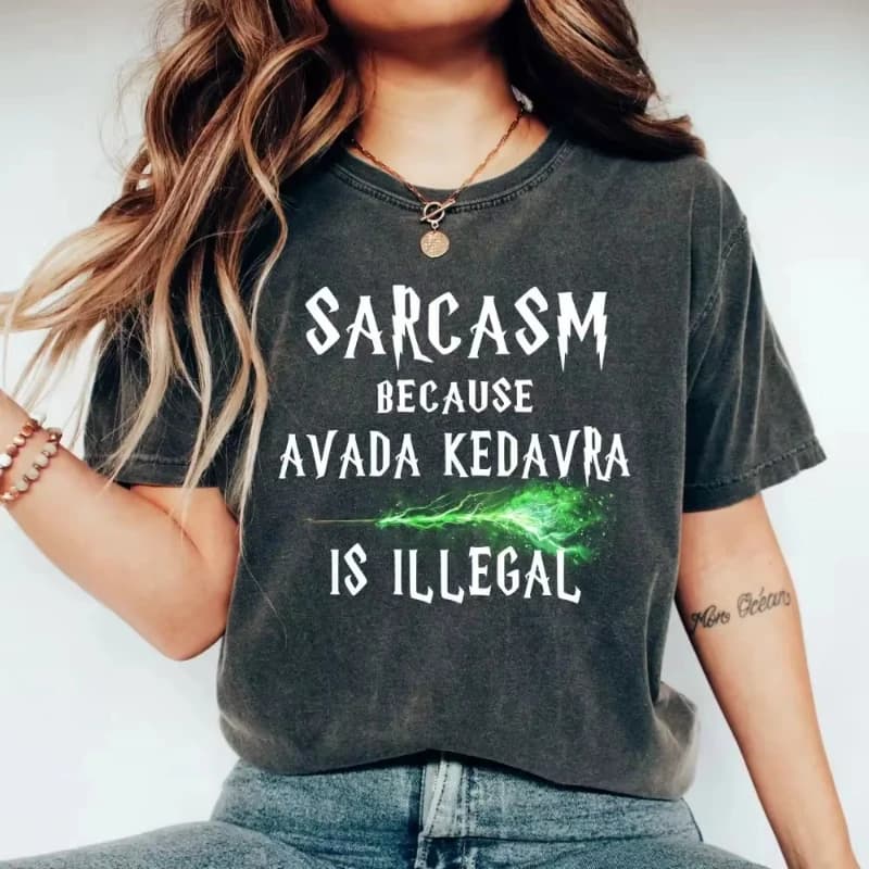 Chemise baguette magique rétro sarcasme parce que Avada Kedavra est illégal chemise lavée t-shirt ch