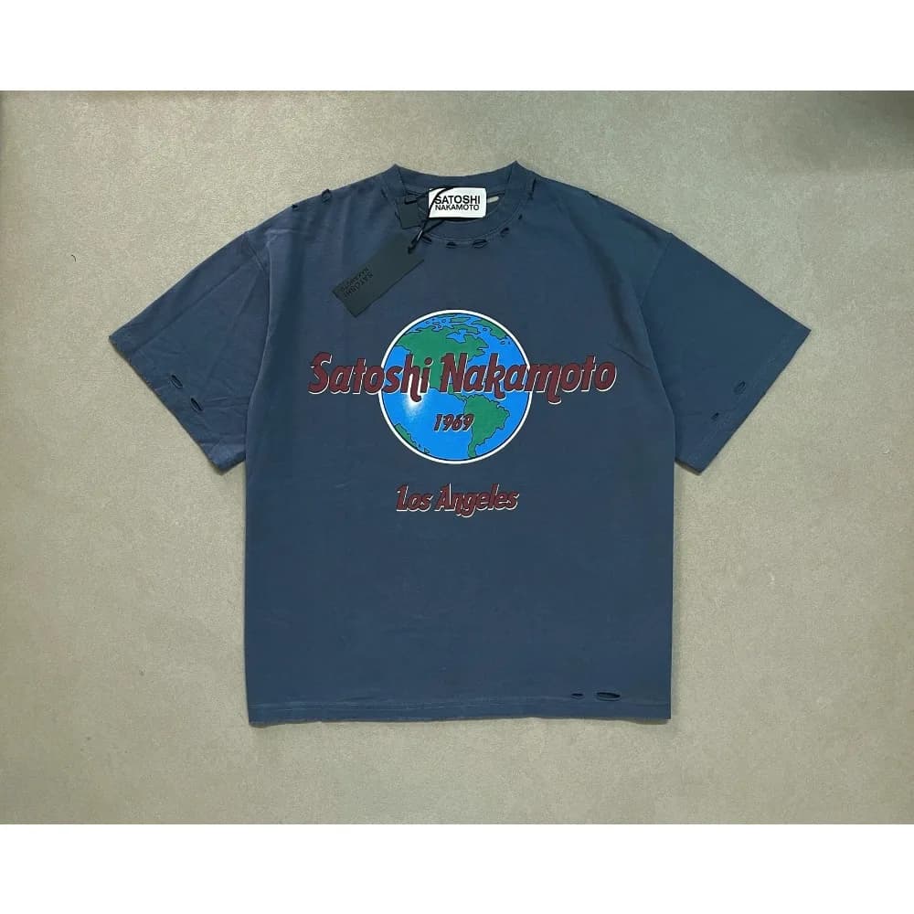 T-shirt Satoshi Rock Tee Nakamoto 1969 gris délavé, nouvelle collection, style troué, en coton, col 