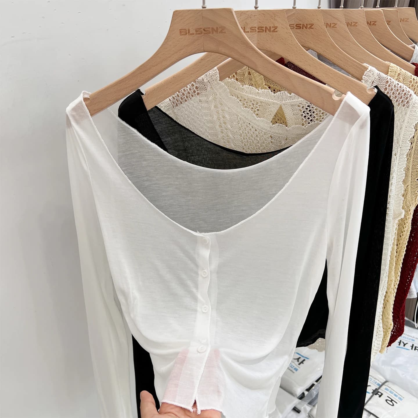 Zjaiss Cardigan d'été 2026 blanc anti-UV en soie glacée, amincissant, à manches longues, coupe court