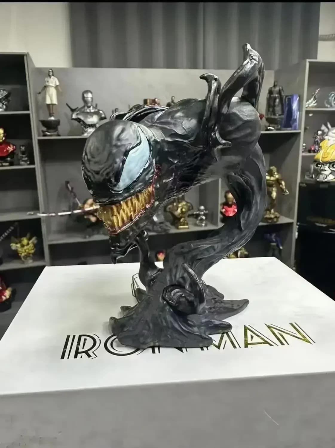 Figurine de dessin animé Venom de 20cm, modèle personnalisé de poupées en résine, modèle de décorati