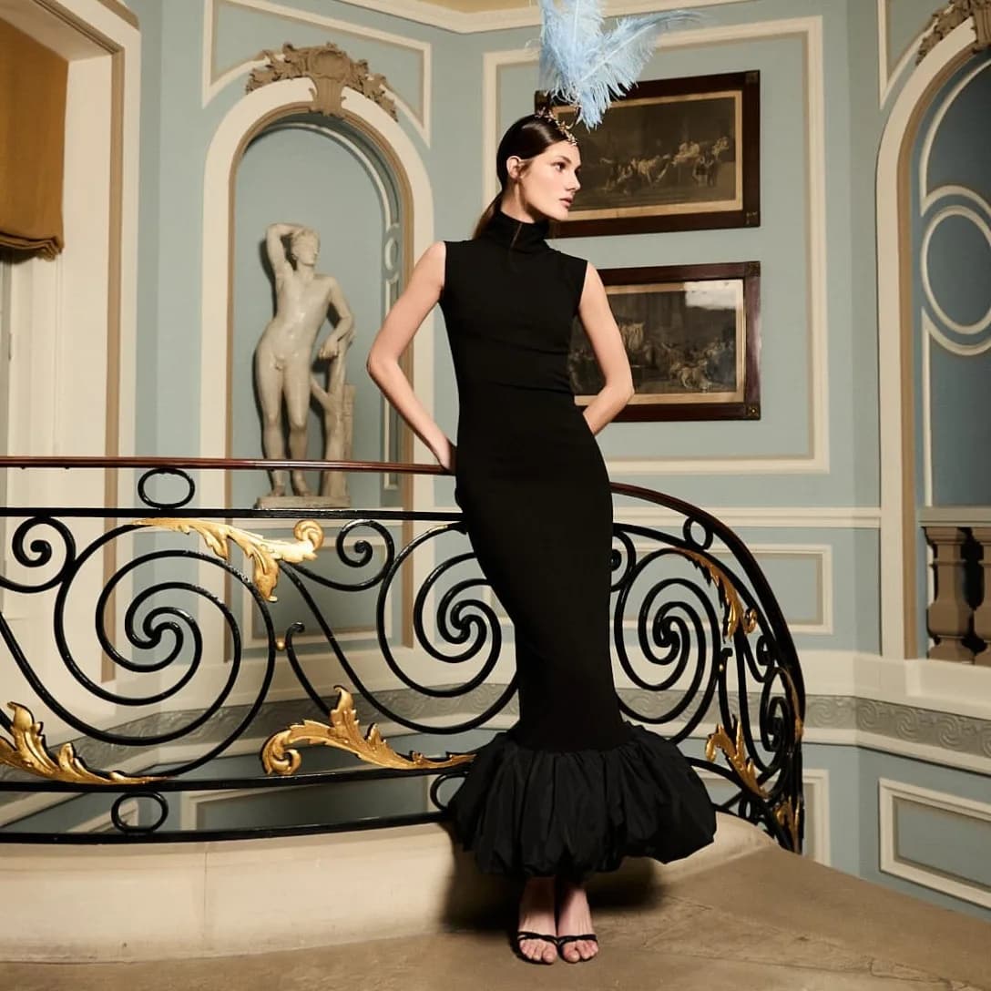 Robes de soirée personnalisées en crêpe court à col montant, style sirène, noires, avec volants, pou