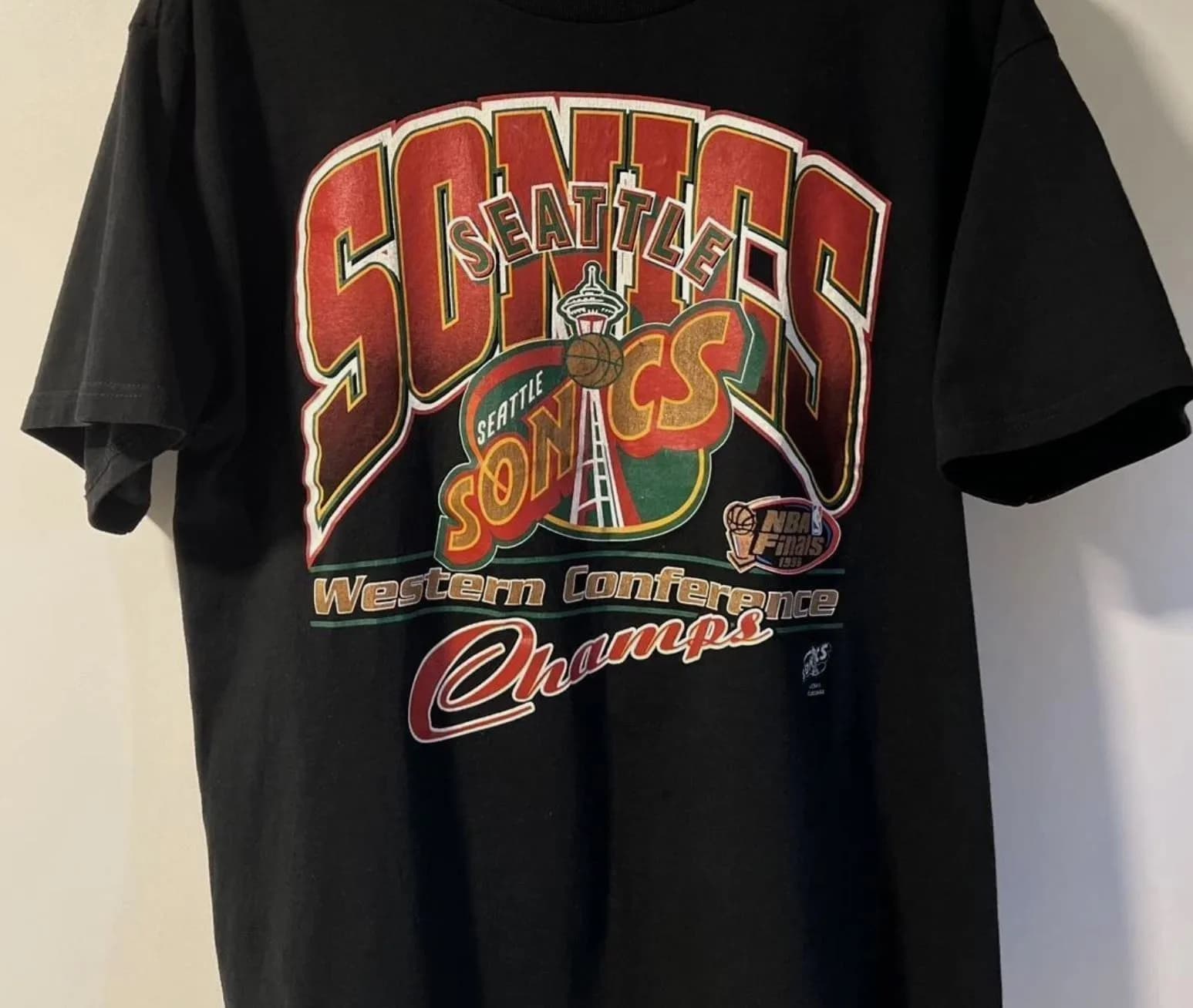 Vtg Seattle Supersonics années 90 Logo Champs t-shirt noir t-shirt équipe de basket-ball réimpressio