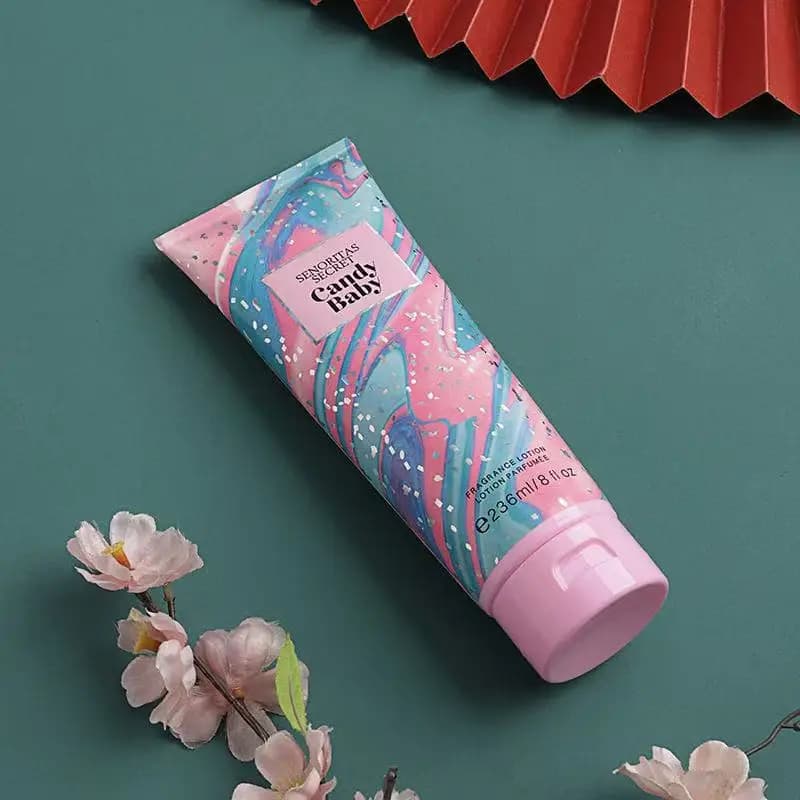 Lotion hydratante pour le corps Victoria's 236 ml avec parfum longue durée, pétales de velours pour