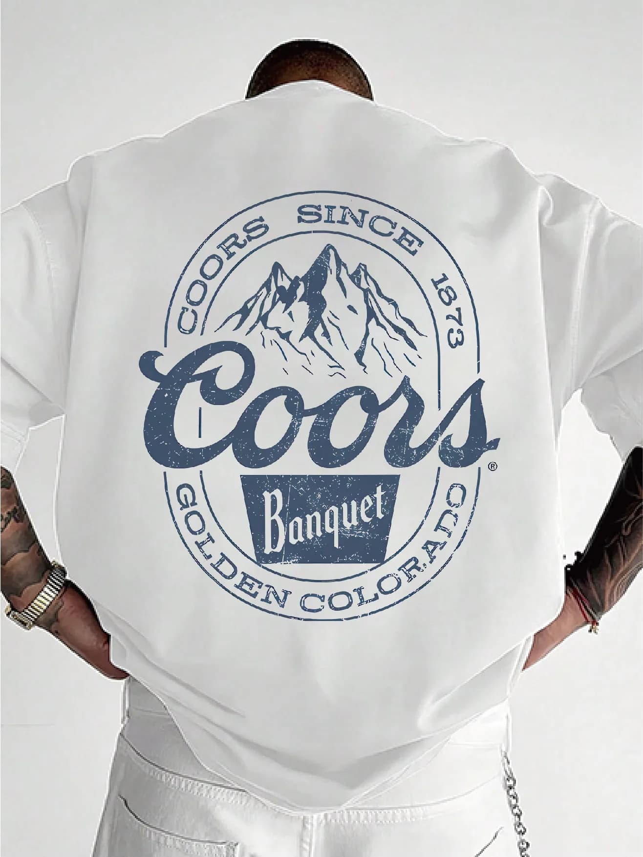 T-shirt col rond Montagnes Coors bleu foncé avec imprimés de texte Voyages de loisirs