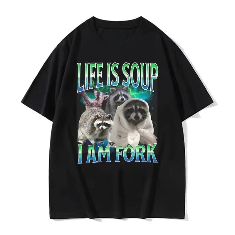 "La vie est comme une soupe, je suis un raton d'Amérique" - Un t-shirt amusant avec un emoji, style 