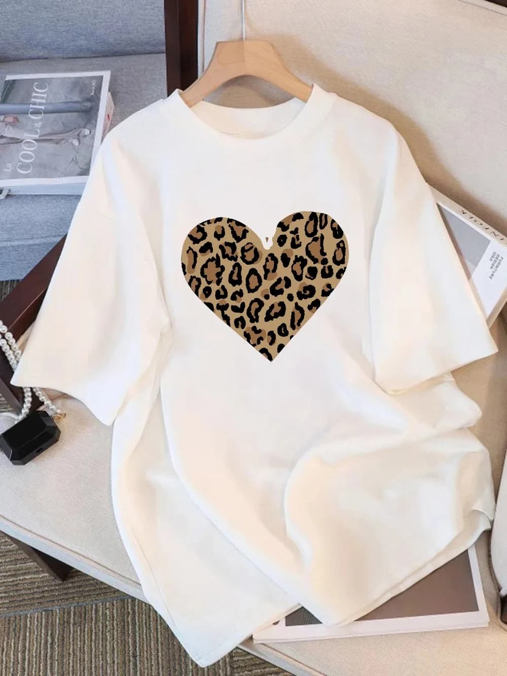 T-shirt Cœur Léopard Femme – T-shirt graphique animalier tendance, manches courtes, col rond, décont