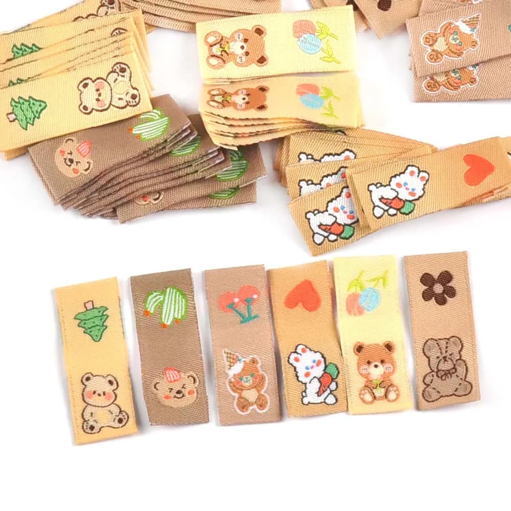 Étiquettes marron brodées en forme d'ours Kawai, 50 pièces, pour chapeaux tricotés, sacs, chaussures