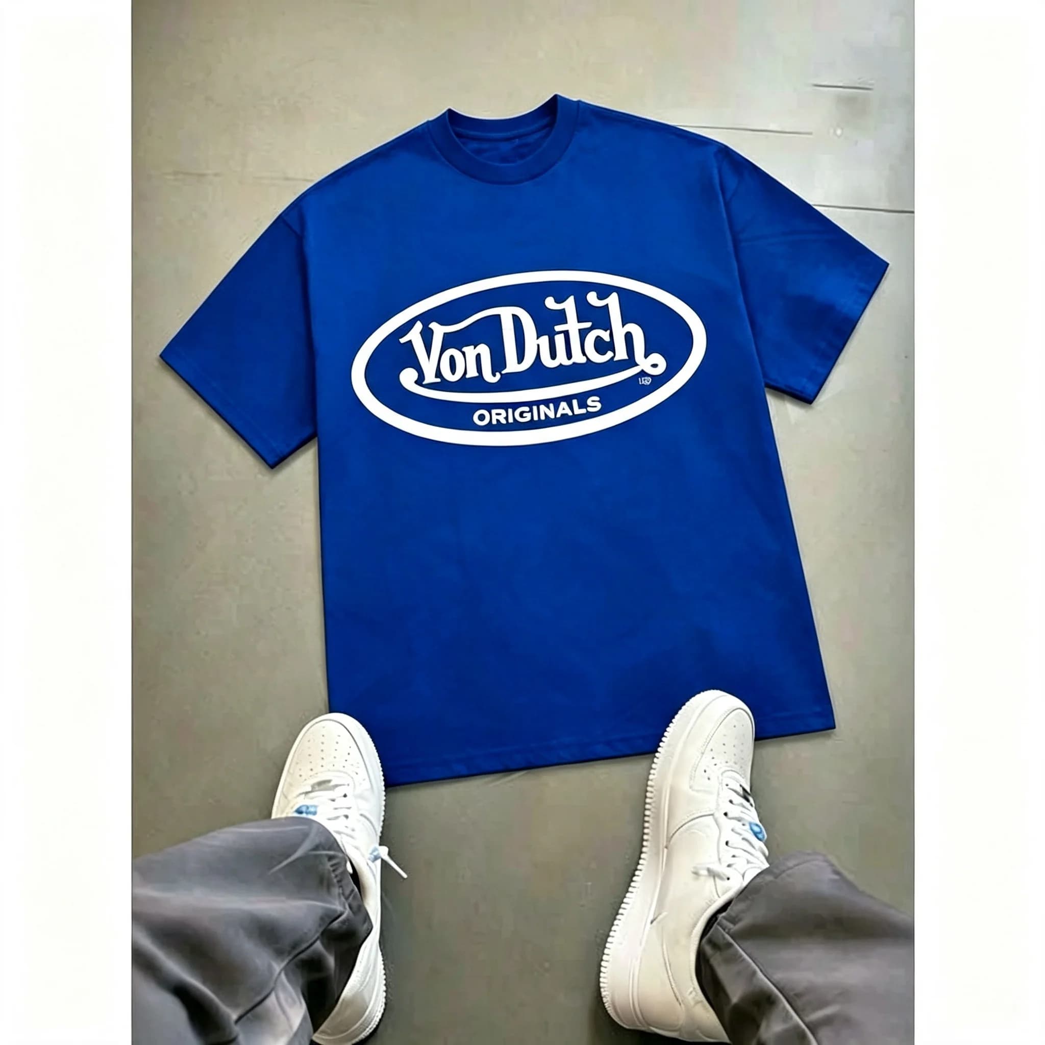 【Nouveauté】T-shirt graphique surdimensionné avec logo ovale Von Dutch Originals |   T-shirt blanc en