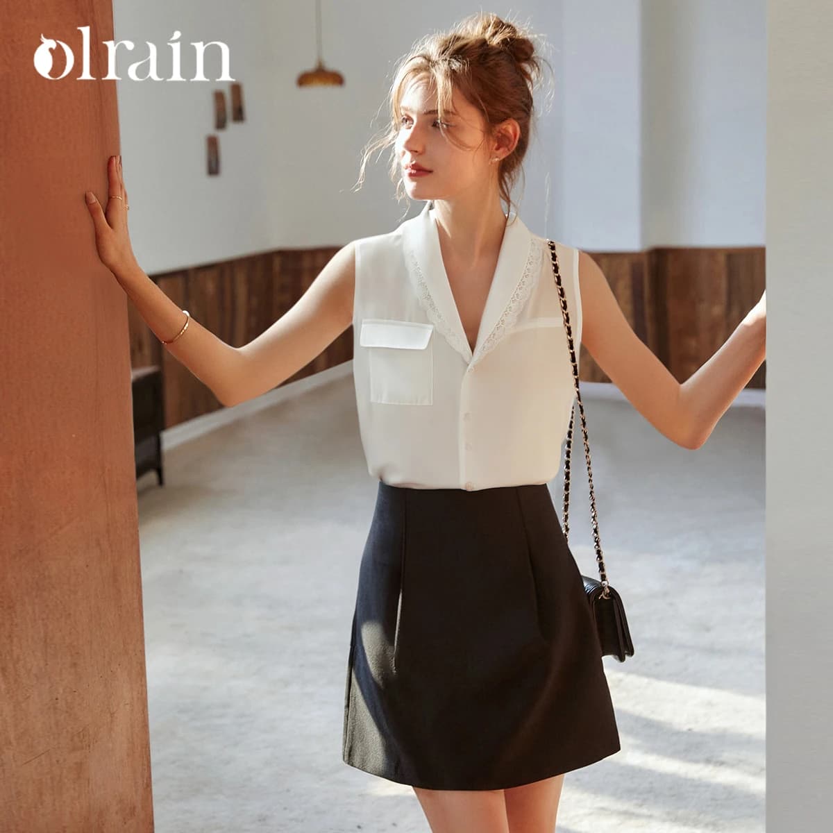 OLrain Blouses Élégantes Femme Été 2026 Beige Français Col Polo Tempérament Dentelle Sans Manches Vê