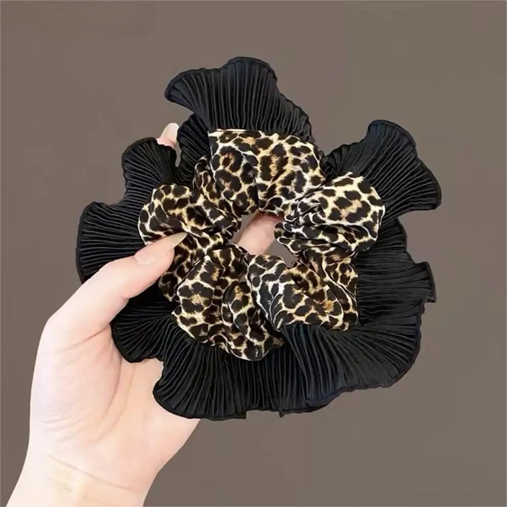 Attache de cheveux élastique à volants imprimé léopard, un accessoire de cheveux pour femmes à la mo
