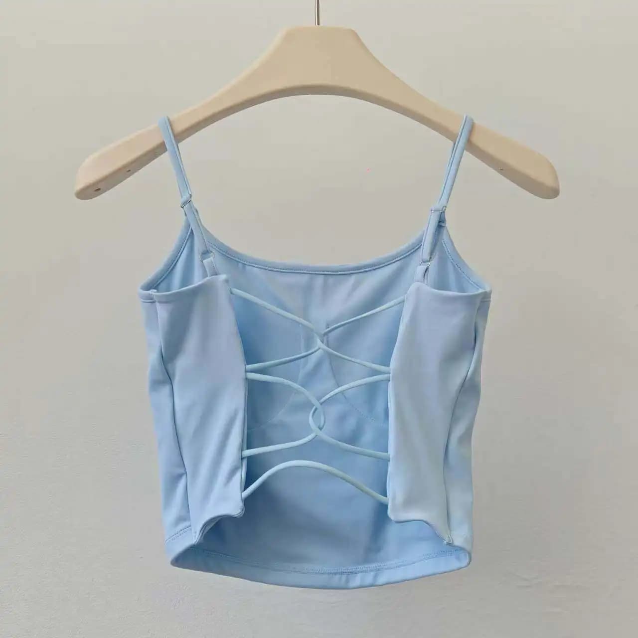 Haut de yoga polyvalent pour femme avec coussinets de poitrine et bretelles croisées au dos, idéal p