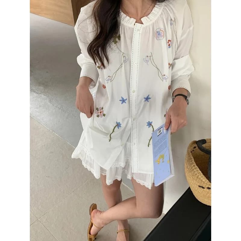 Chemise française avec broderie robuste et design à coutures apparentes