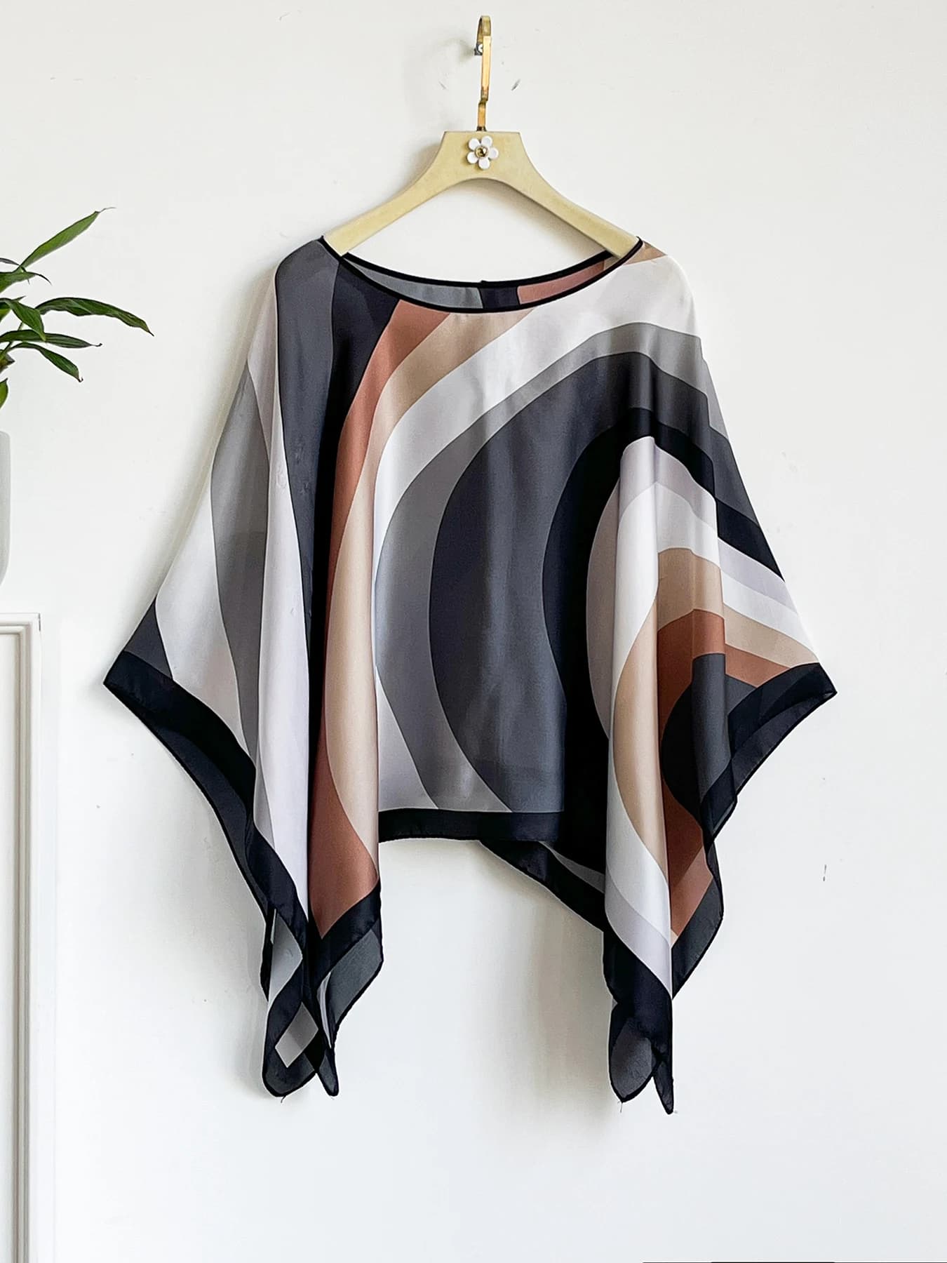 Poncho Cape à Capuche Tendance, Grand Foulard Carré en Soie Imitée, Châle Fin d'Été Anti-UV, Écharpe