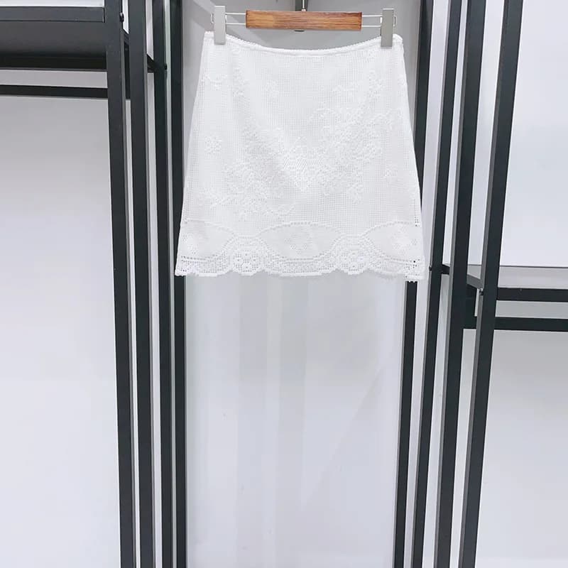 Chemisier blanc semi-transparent pour femme en dentelle crochetée ajourée, coupe ajustée, manches lo
