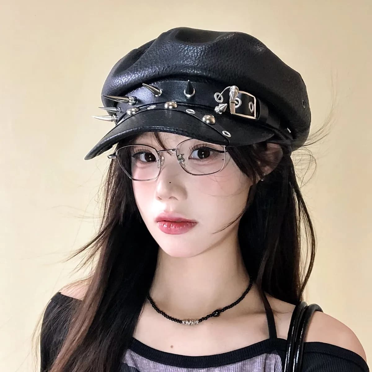 Casquette militaire gothique punk en similicuir, style cadet, à clous et pointes, avec sangle à bouc