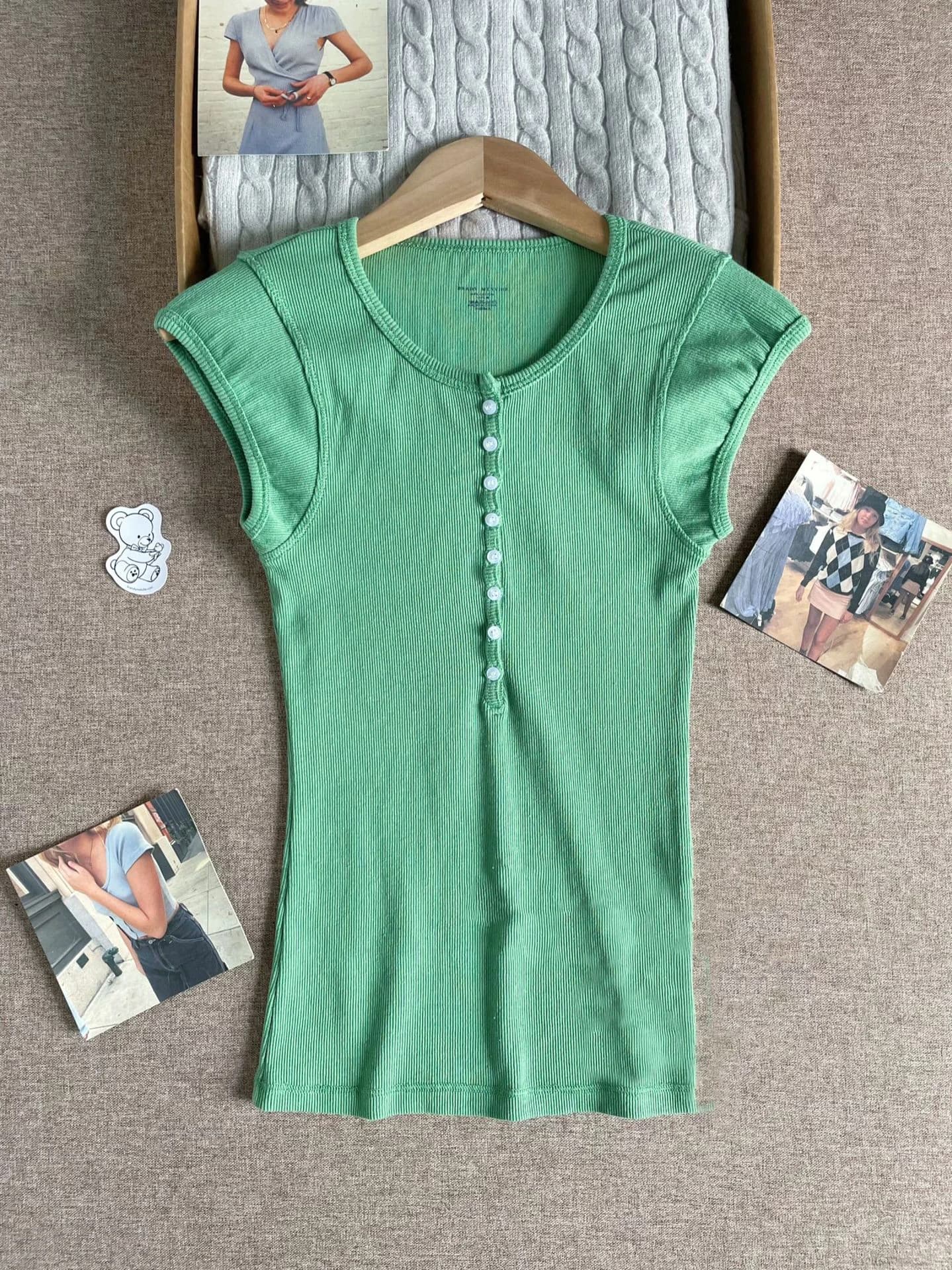 T-shirts côtelés slim en matcha pour femmes, style décontracté d'été, streetwear, boutons, col rond,