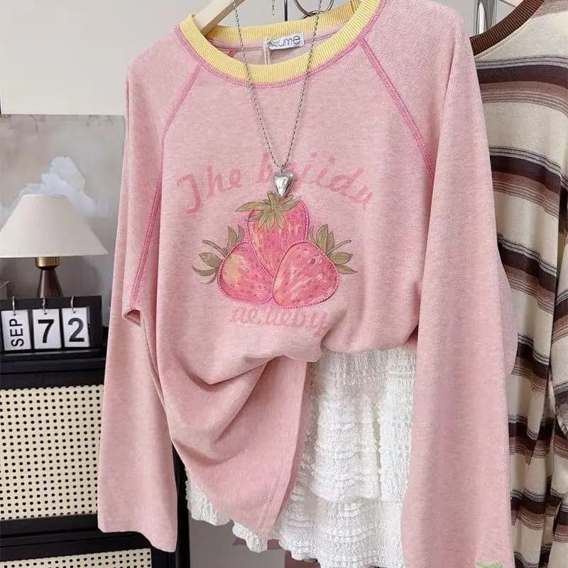 T-shirts roses à imprimé fraises pour femmes, design brodé, col rond, manches longues, hauts décontr