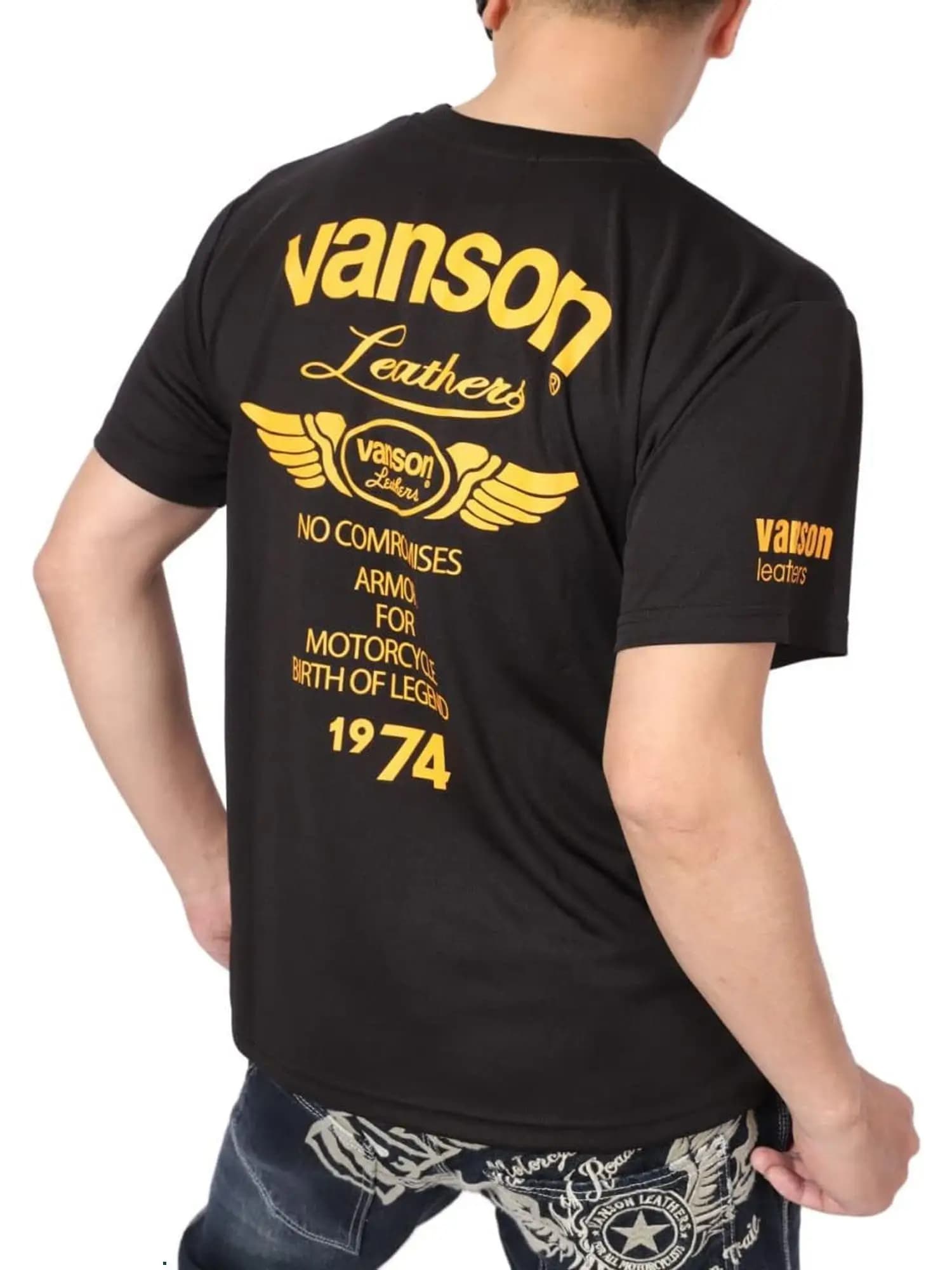Les T-shirts tendance à manches courtes pour hommes sont amples, confortables et élastiques. Manches