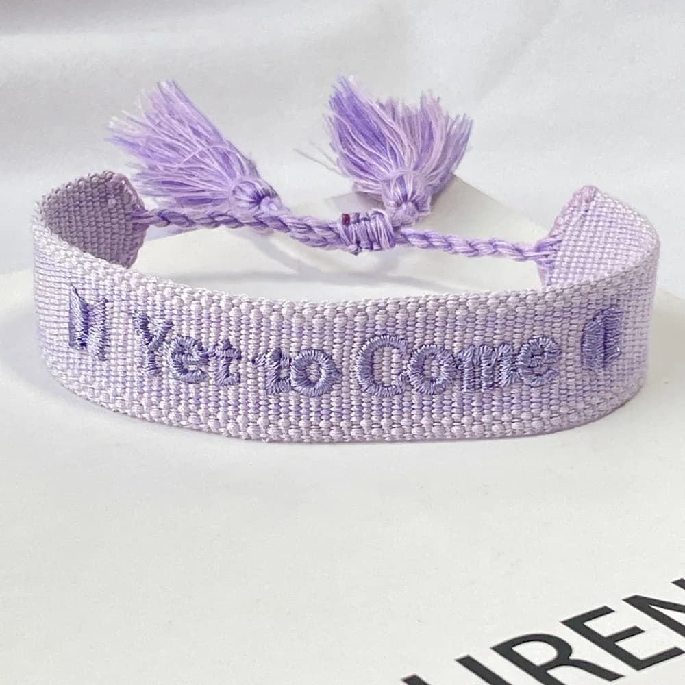 Accessoires du concert mondial BT21 BTS 2026 : Éventail brodé à la main avec lettres et pompons – Ca