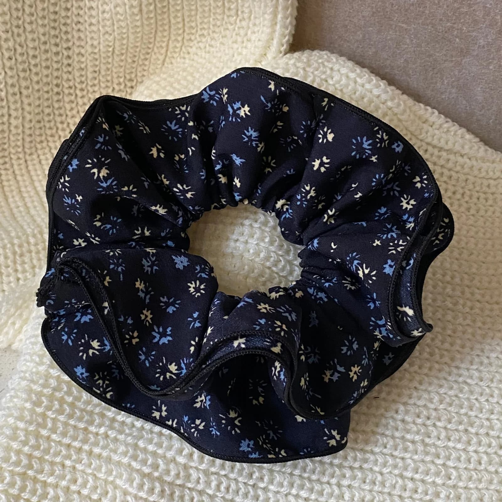 Accessoire de cheveux élégant à bord à volants Vintage, attache de cheveux en tissu doux pour femmes