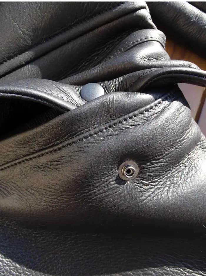 Veste d'hiver noire à capuche en peau de mouton pour homme