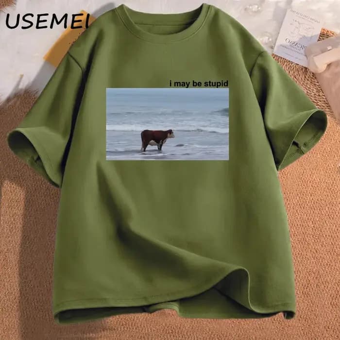 I May Be Stupid Cow on Beach Funny Meme T-shirt en coton pour hommes
