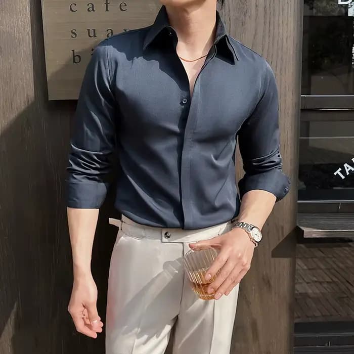 Chemise habillée blanche à manches longues pour hommes – Tissu mince et confortable. Idéal pour les événements formels et un usage quotidien. Design classique et moderne