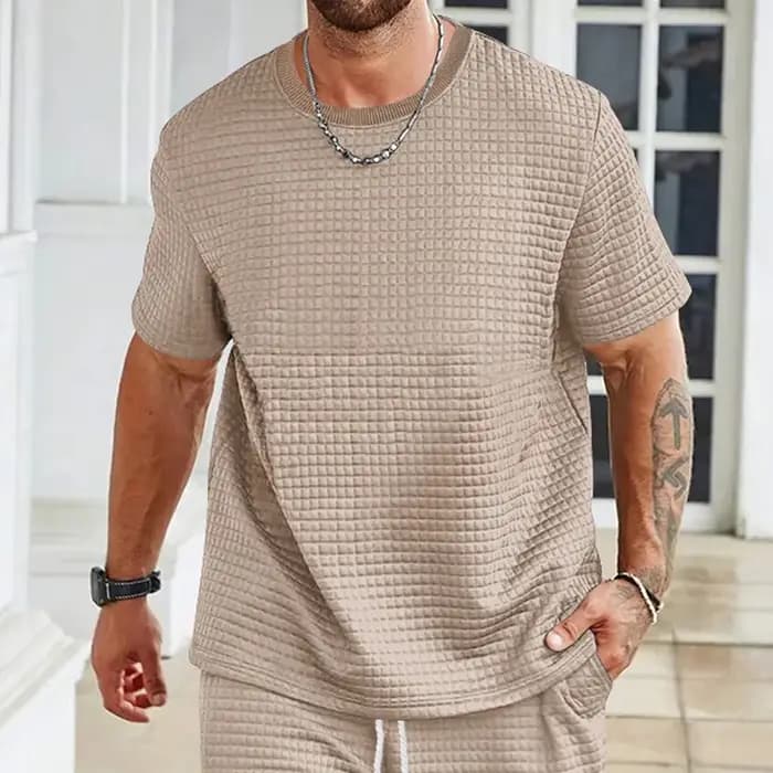Nouveau T-shirt à manches courtes uni à col rond et petits carreaux pour homme