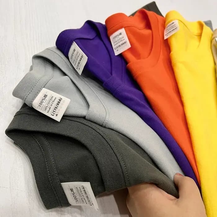 T-shirts et t-shirts à énergie positive pour hommes : streetwear urbain tendance pour un look d'été élégant