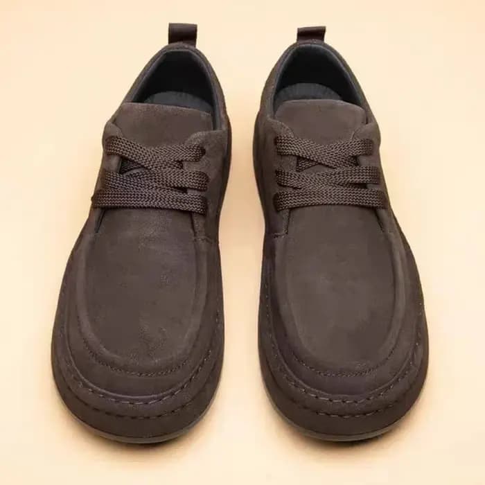 Les chaussures pour hommes sont à la mode