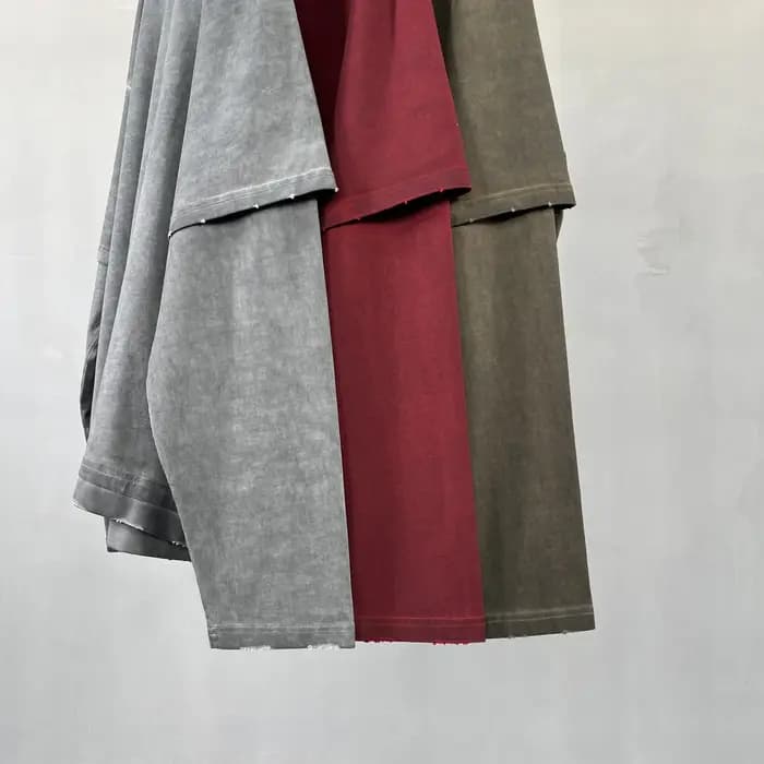 Faux deux T-shirts à manches longues sales, teints et usés