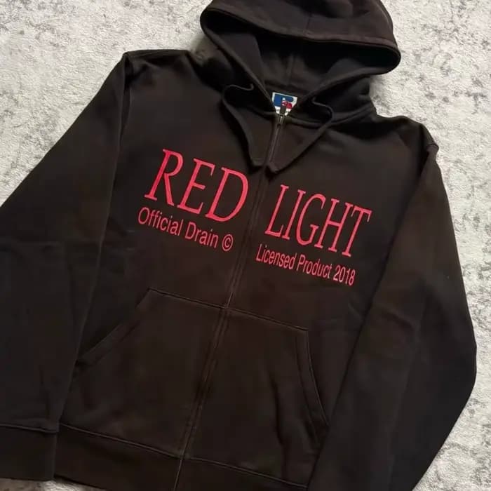 Sweat à capuche oversize zippé rouge style grunge streetwear gothique