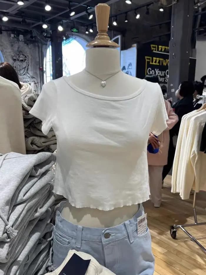 Haut court en coton à manches courtes et col rond pour femmes