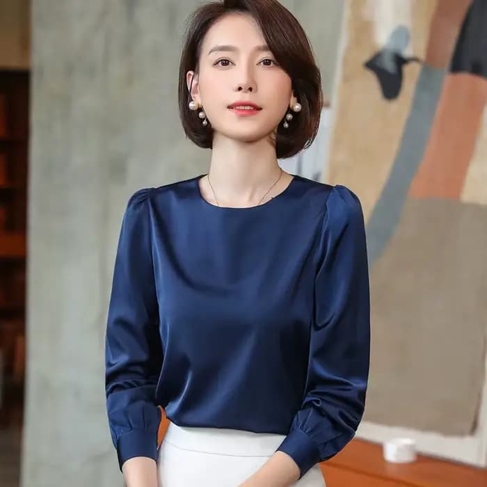 Chemise blanche à manches longues et col rond pour femme