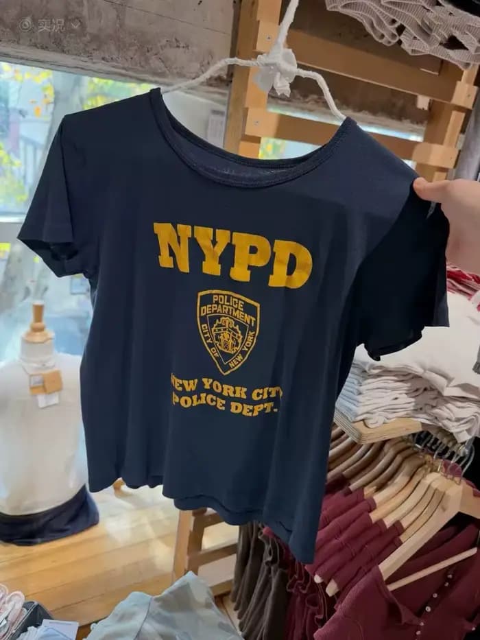 T-shirts à col rond imprimés NYPD pour femmes