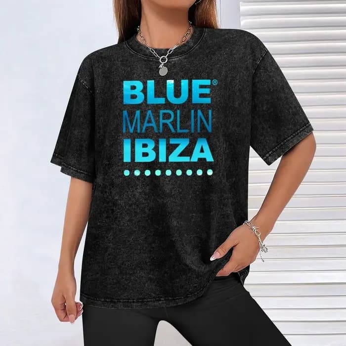 Blue Marlin Ibiza design frais et moderne. T-shirt festif simple
