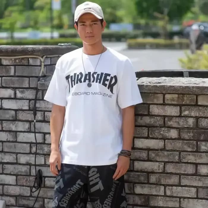 T-shirt classique en coton avec motif graphique