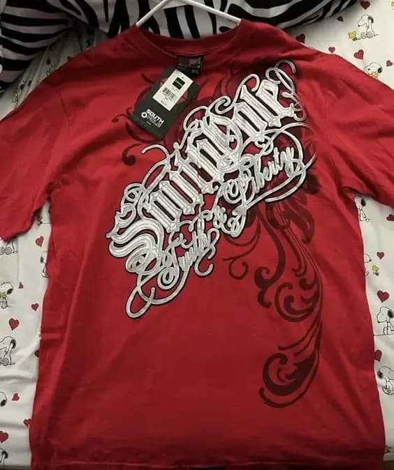 Rouge Southpole Graffiti T-Shirt Hommes Urban Streetwear Art Bold Vintage Style En Détresse Hauts Hip-Hop Américain Femmes Tenue Décontracté