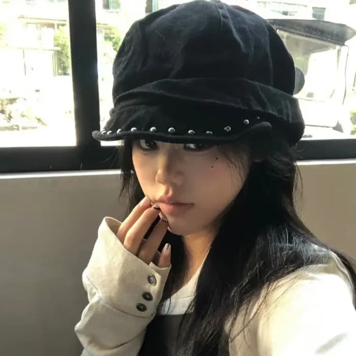 Nouveau Béret Gothique Clouté Noir Uni avec Rivets – Casquette Hip Hop Réglable à Calotte Plate pour Femme