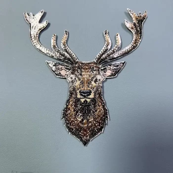 Patch brodé tête de renne à la mode