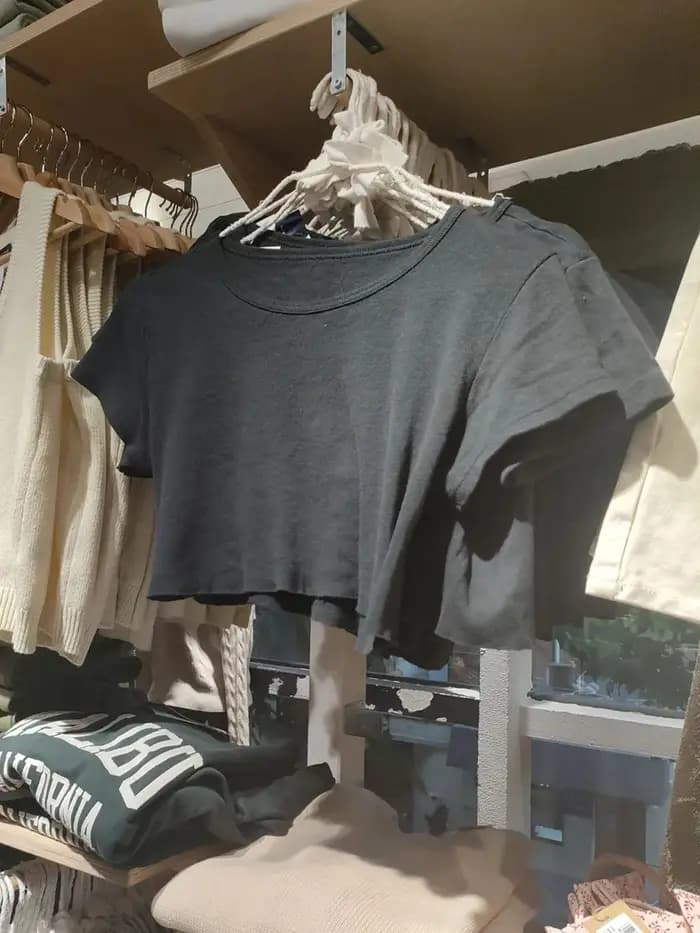 Haut court en coton à manches courtes et col rond pour femmes