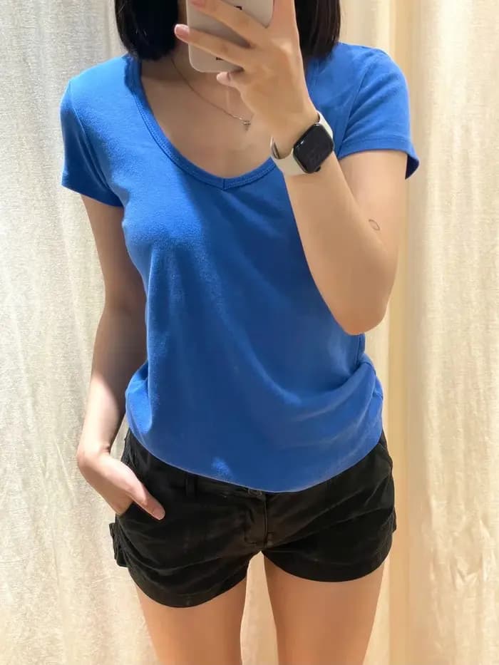 T-shirts bleu royal à col en V pour femmes