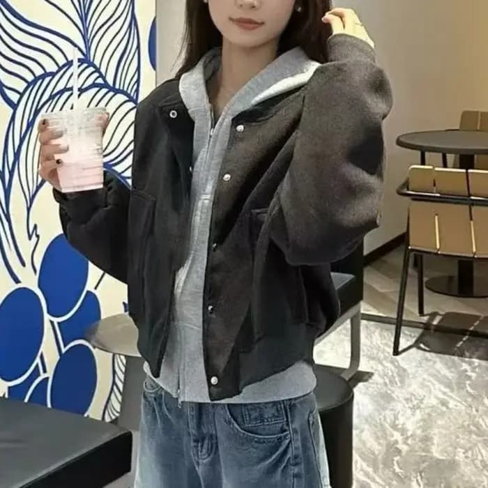 Veste courte à capuche pour femmes