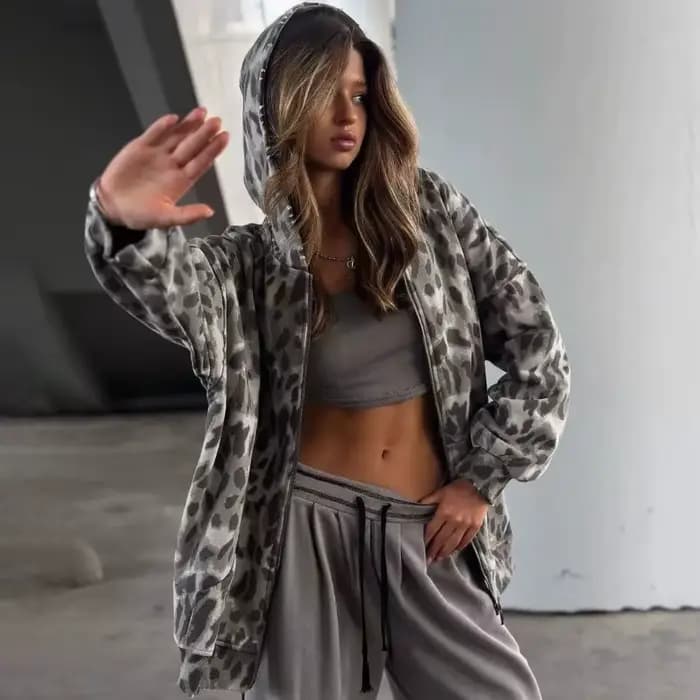 Sweat à capuche camouflage avec fermeture éclair pour femme
