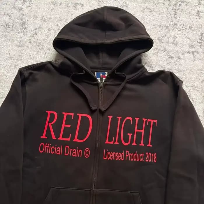 Sweat à capuche oversize zippé rouge style grunge streetwear gothique
