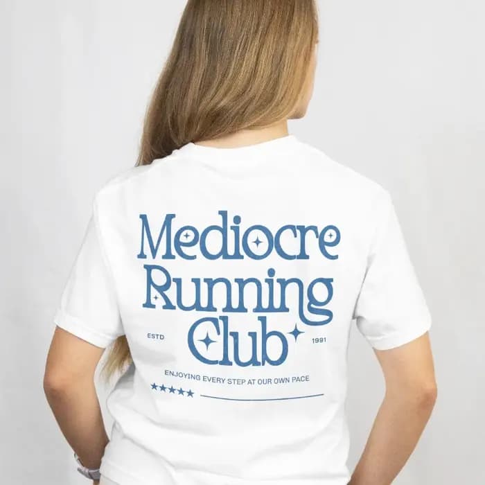 T-shirt Mediocre Running Club : T-shirt de sport graphique vintage