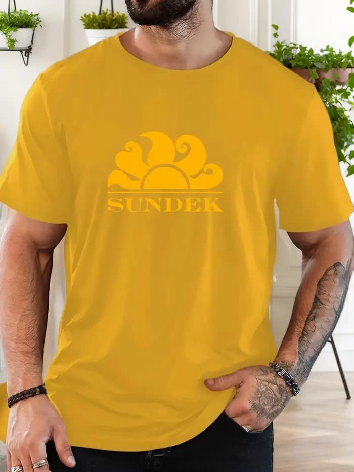 T-Shirt homme 2025 nouveauté rétro Chic Sundek graphique audacieux jaune stylisé soleil Logo décontracté haut élégant usage quotidien