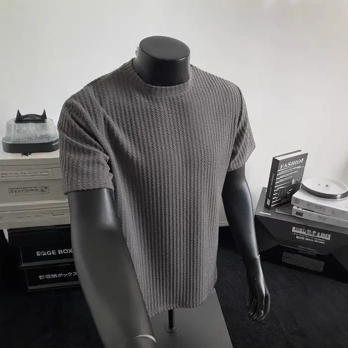 T-shirt Cleanfit noir rayé en maille à manches courtes pour homme