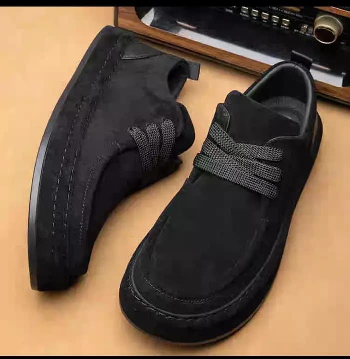 Les chaussures pour hommes sont à la mode